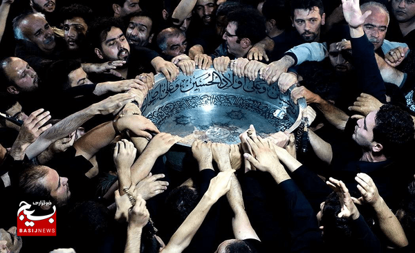 تقویم آیین سنتی طشتگذاری محلات اردبیل در آستانه ماه محرم تقویم آیین سنتی طشتگذاری محلات اردبیل در آستانه ماه محرم