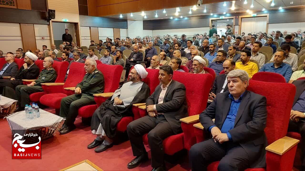 مردم، رکن اصلی اقتدار و پیشرفت کشور هستند مردم، رکن اصلی اقتدار و پیشرفت کشور هستند
