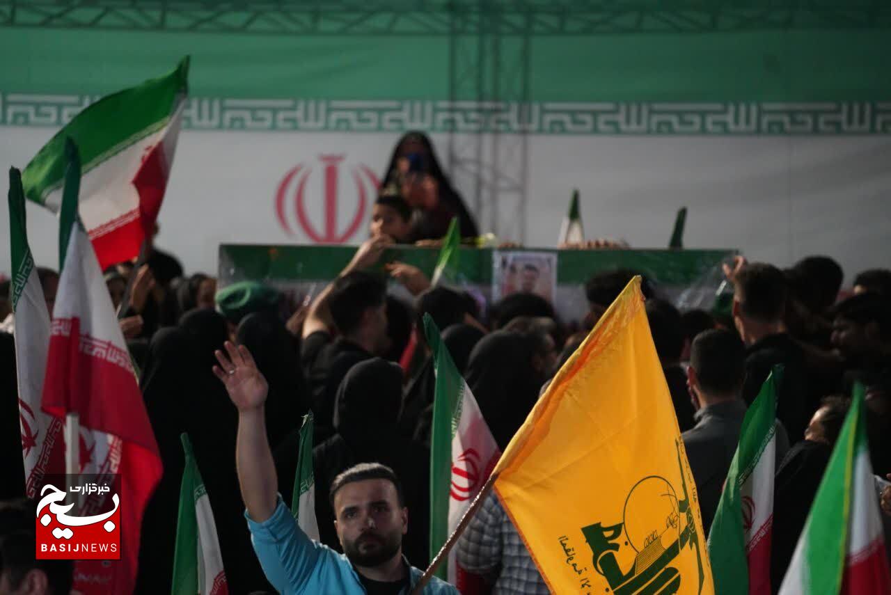 میدان کوثر در شب صد و پنجم تجمعات شبانه میزبان پیکر شهید «علی‌اکبر شاهی‌مریدی» / وداع پرشور کرمانی‌ها با رزمنده دلاور جنگ رمضان