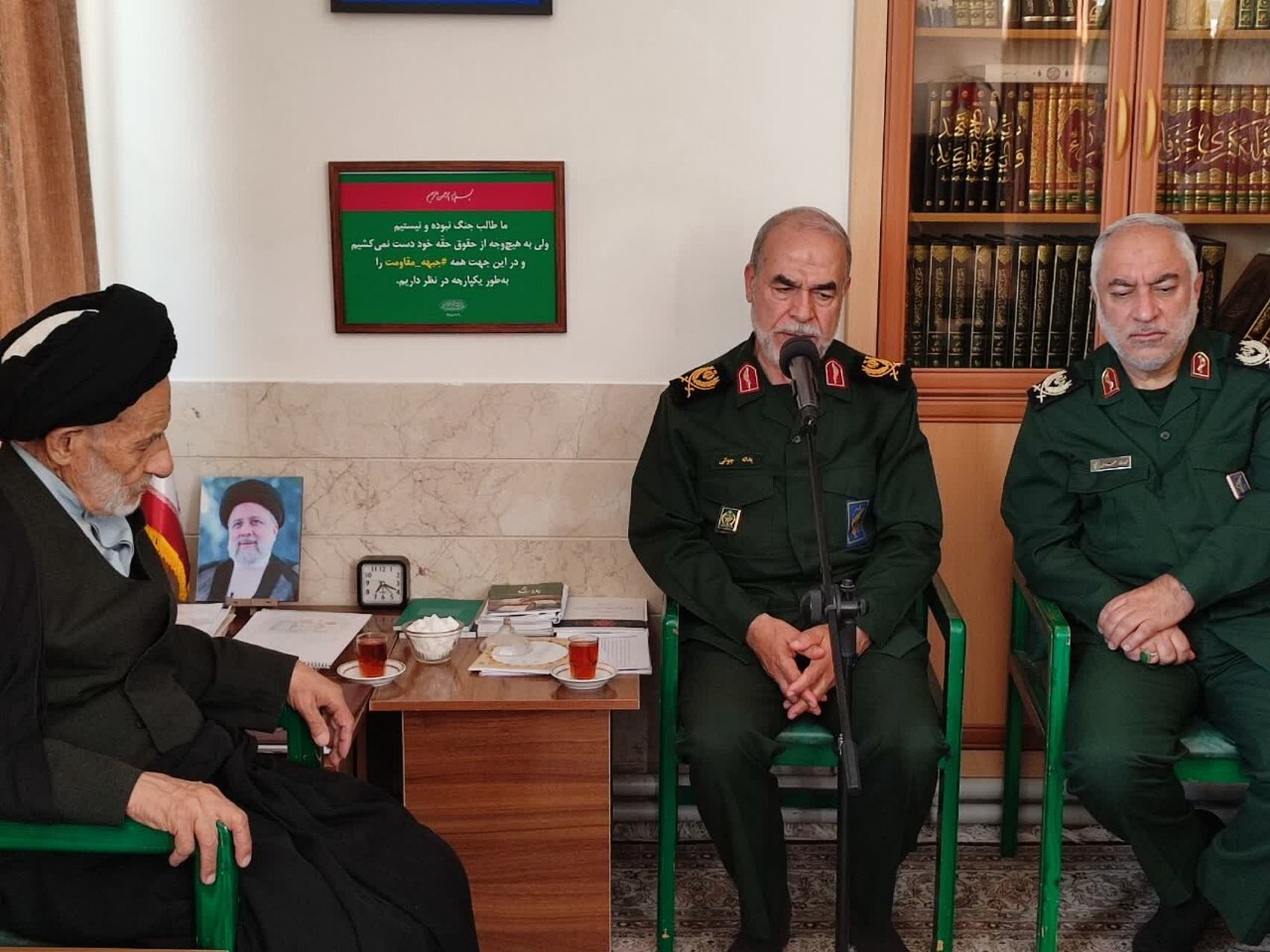 رهبر شهید انقلاب بیش از ۳۷ سال برای ساختن ایران قوی مجاهدت کردند رهبر شهید انقلاب بیش از ۳۷ سال برای ساختن ایران قوی مجاهدت کردند