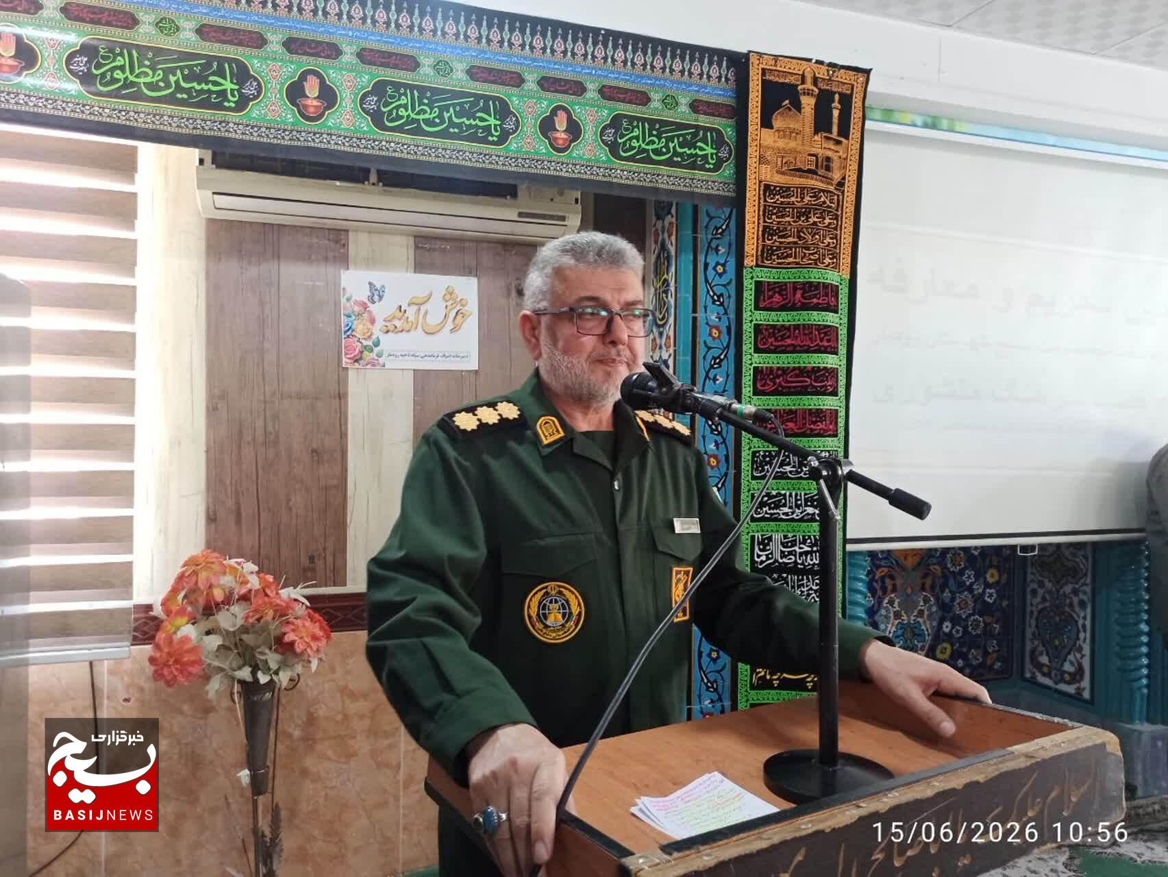 وحدت در سایه پرچم جمهوری اسلامی و برای مقابله با عملیاتهای روانی دشمن ضروری است وحدت در سایه پرچم جمهوری اسلامی و برای مقابله با عملیاتهای روانی دشمن ضروری است