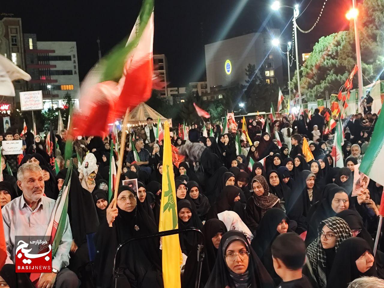 ماتم و حماسه در هم تنیدند / کرمانی‌ها با تجمعات شبانه، بیعت خودرا با اباعبدالله ثبت کردند