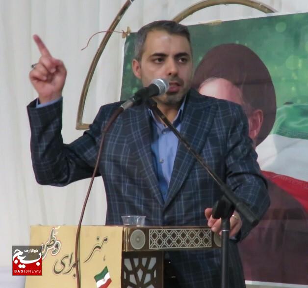 هنر، سلاحی اثرگذارتر از موشک در میدان نبرد تمدنی است هنر، سلاحی اثرگذارتر از موشک در میدان نبرد تمدنی است