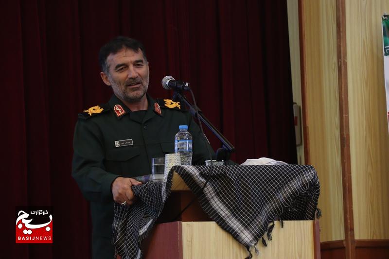 آیین تکریم و معارفه فرمانده تیپ ۳۷ سپاه حضرت عباس(ع) استان اردبیل برگزار شد آیین تکریم و معارفه فرمانده تیپ ۳۷ سپاه حضرت عباس(ع) استان اردبیل برگزار شد