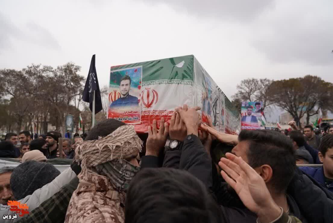 عرفان رفت، اما پیامش ماند که؛ آرزوی نابودی اسرائیل و عشق به شهادت، رمز بقای این انقلاب است عرفان رفت، اما پیامش ماند که؛ آرزوی نابودی اسرائیل و عشق به شهادت، رمز بقای این انقلاب است