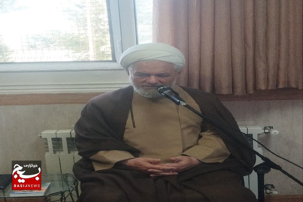 ملت ایران با ایستادگی در برابر سلطه، الگوی جهان شد