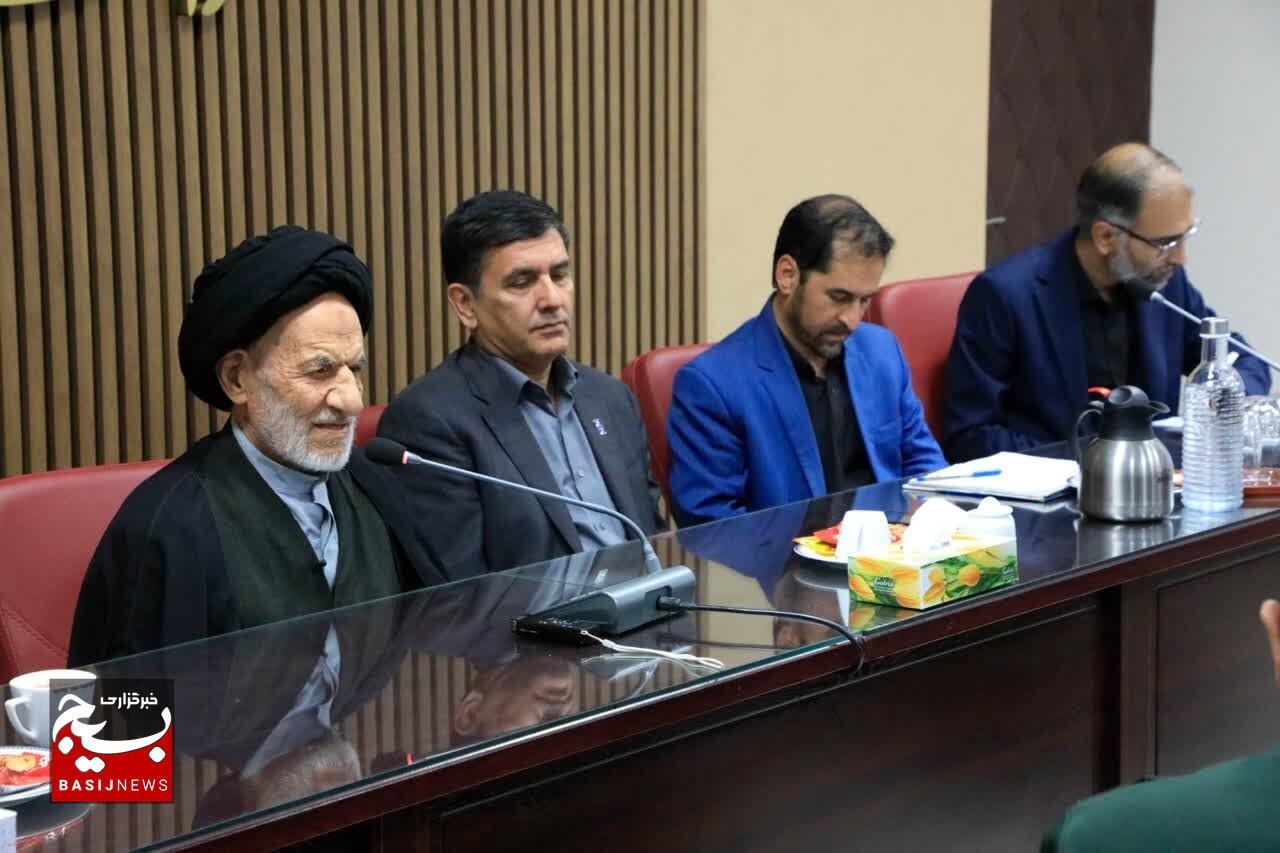 شهید چمران نمونهای از شخصیت متفکر بسیجی بود شهید چمران نمونهای از شخصیت متفکر بسیجی بود