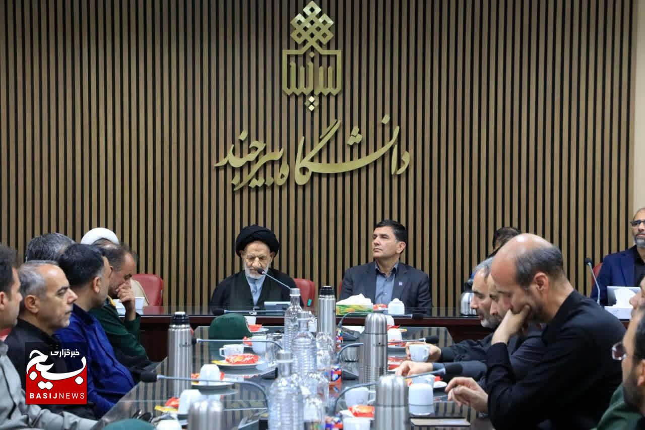 شهید چمران نمونهای از شخصیت متفکر بسیجی بود شهید چمران نمونهای از شخصیت متفکر بسیجی بود