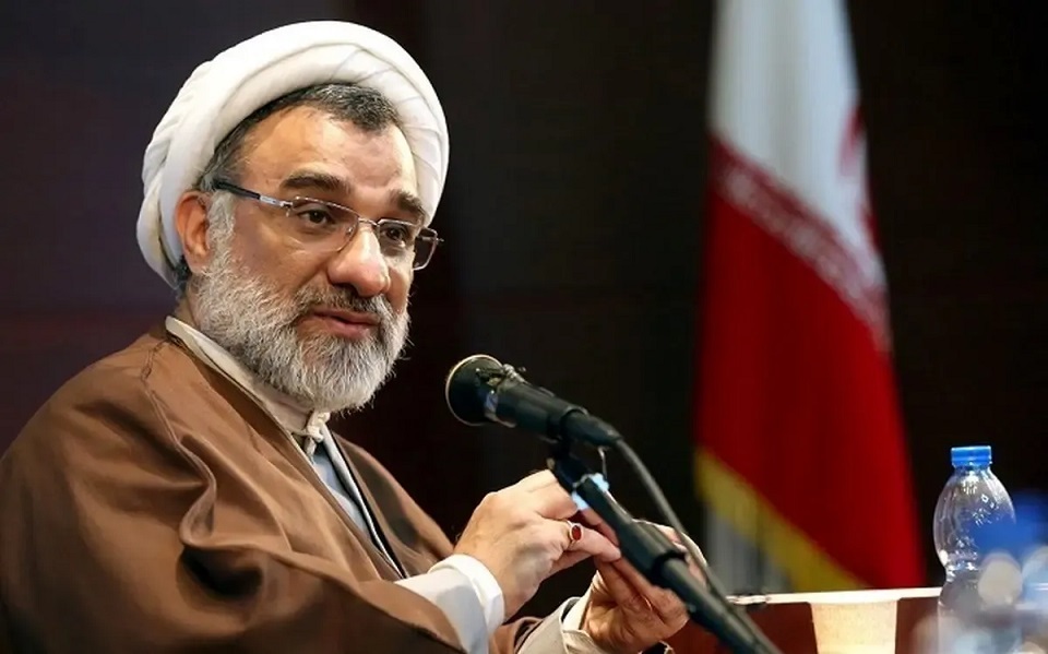 تفرقه میان مردم و مسئولان در مسیر آرمانهای انقلاب نیست تفرقه میان مردم و مسئولان در مسیر آرمانهای انقلاب نیست