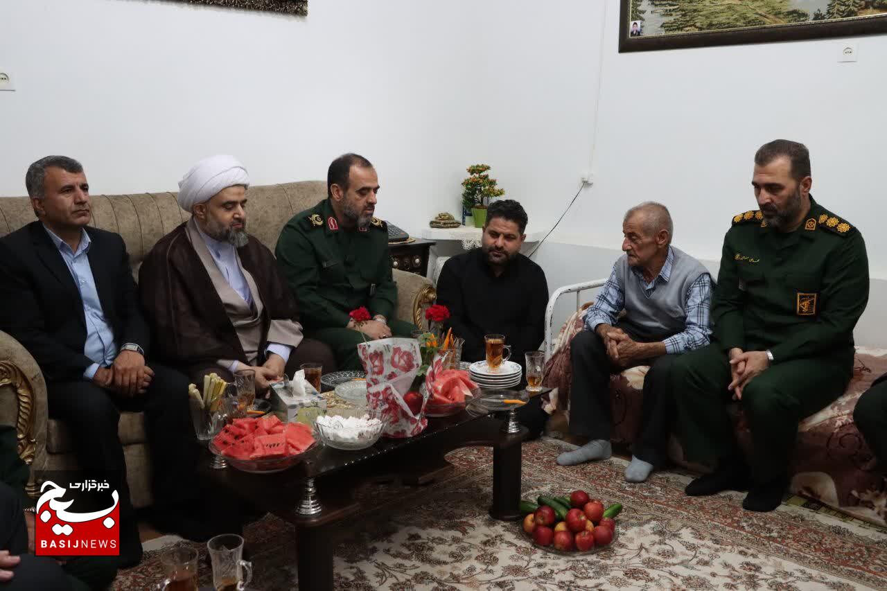 خانوادههای شهدا از مهمترین عوامل عزت، برکت و ماندگاری انقلاب اسلامی هستند خانوادههای شهدا از مهمترین عوامل عزت، برکت و ماندگاری انقلاب اسلامی هستند