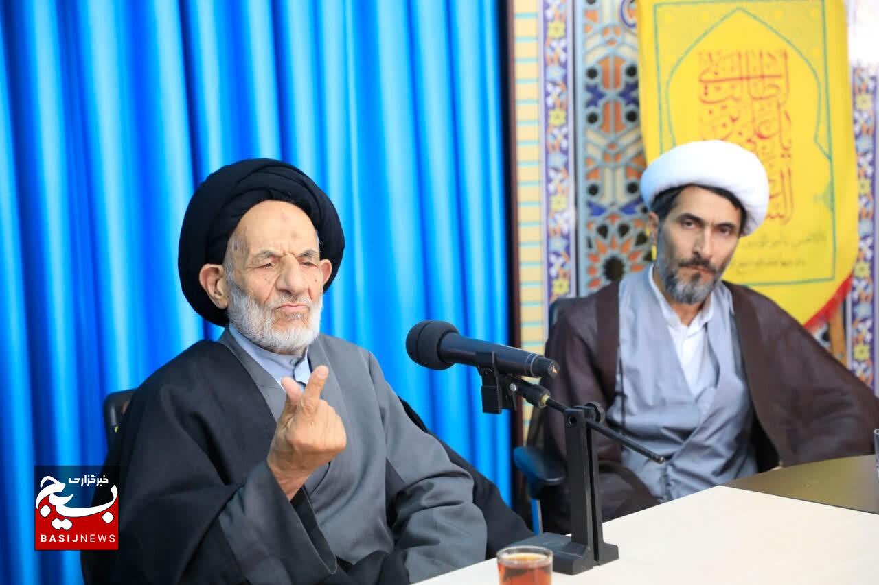 شهدا برای آینده ایران سرمایهگذاری کردند شهدا برای آینده ایران سرمایهگذاری کردند