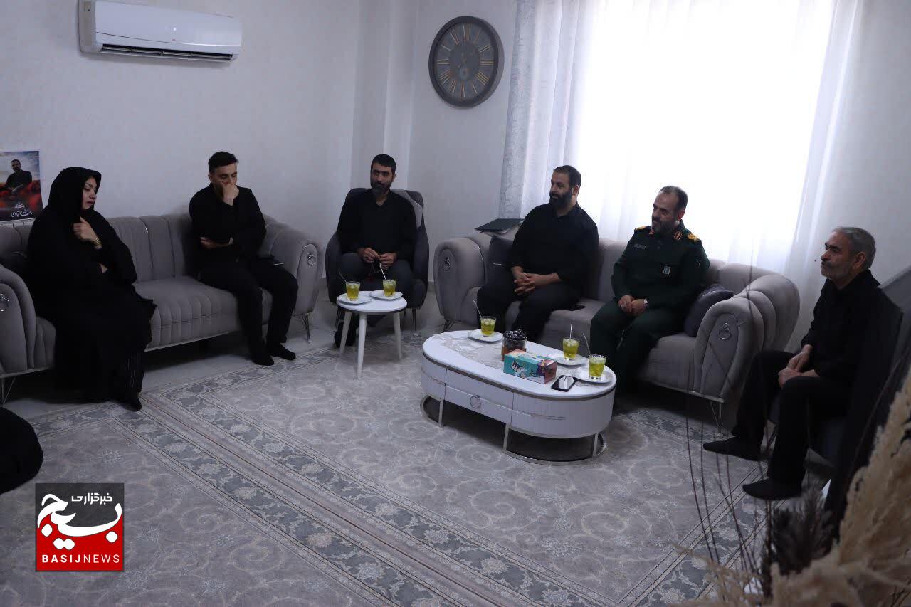 خون پاک شهدا منبع تولید قدرت دربرابر خباثت دشمن و ضامن اقتدار ملی است خون پاک شهدا منبع تولید قدرت دربرابر خباثت دشمن و ضامن اقتدار ملی است