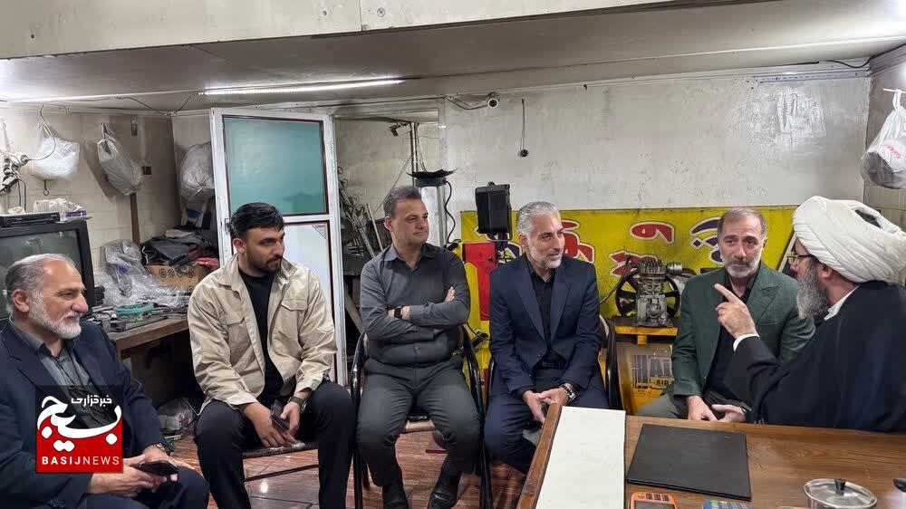 استاد دانشگاه فردیسی در لاستیکفروشی؛ امام جمعه فردیس: این عزتِ کار و دانش است استاد دانشگاه فردیسی در لاستیکفروشی؛ امام جمعه فردیس: این عزتِ کار و دانش است