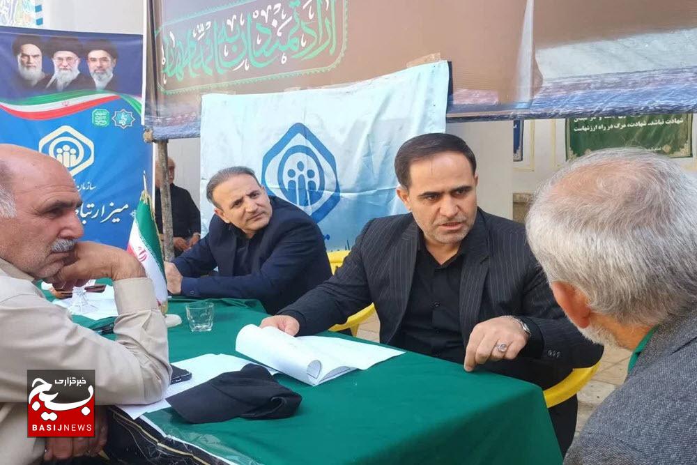 برپایی میزخدمت در بین بازاریان همدان