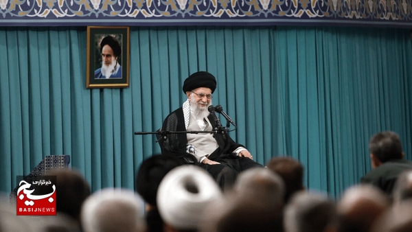 دو گوهر وحدت و تشیع؛ یادگار رهبر شهید برای دارالارشاد اردبیل دو گوهر وحدت و تشیع؛ یادگار رهبر شهید برای دارالارشاد اردبیل