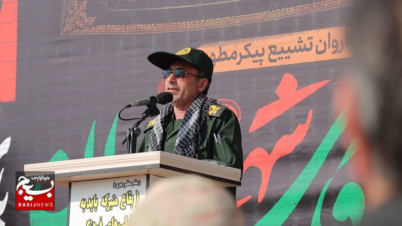 راه رهبر شهید انقلاب، مسیر عزت، مقاومت و اقتدار ایران اسلامی است. راه رهبر شهید انقلاب، مسیر عزت، مقاومت و اقتدار ایران اسلامی است.