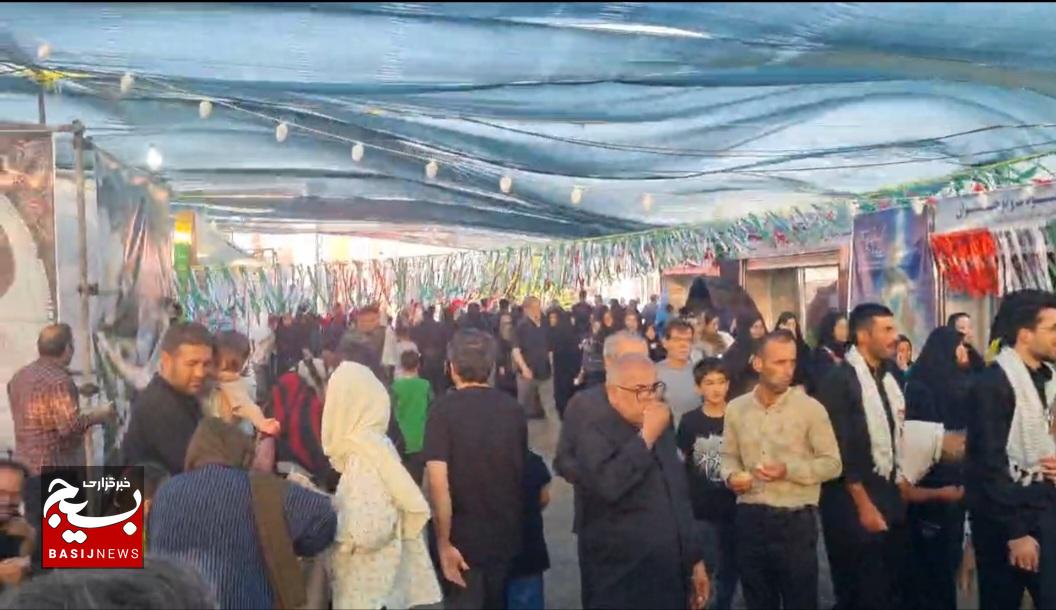 پذیرایی از ۱۵هزار عاشق رهبر شهید در مواکب شهرداری زنجان طی دو روز پذیرایی از ۱۵هزار عاشق رهبر شهید در مواکب شهرداری زنجان طی دو روز