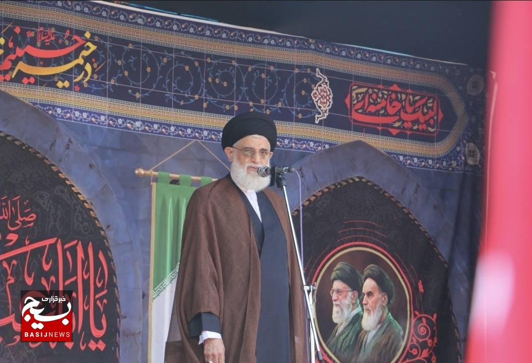 پایبندی به راهبردِ «رهبر شهید» مطالبهی قطعی مردم است پایبندی به راهبردِ «رهبر شهید» مطالبهی قطعی مردم است