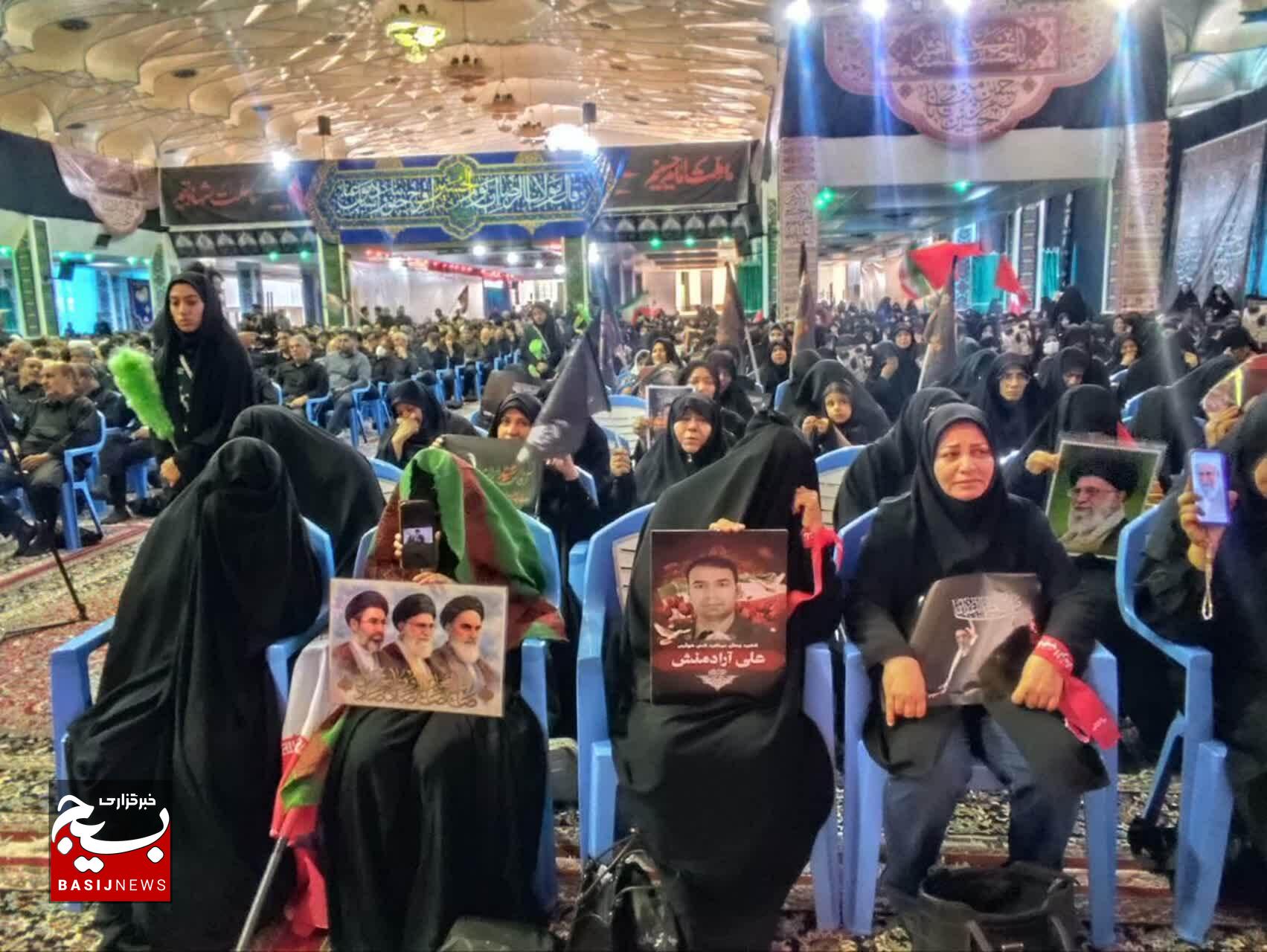 برگزاری آیین بزرگداشت عروج خونین امام مجاهد شهید در حسینیه ثارالله کرمان با حضور گسترده مردم