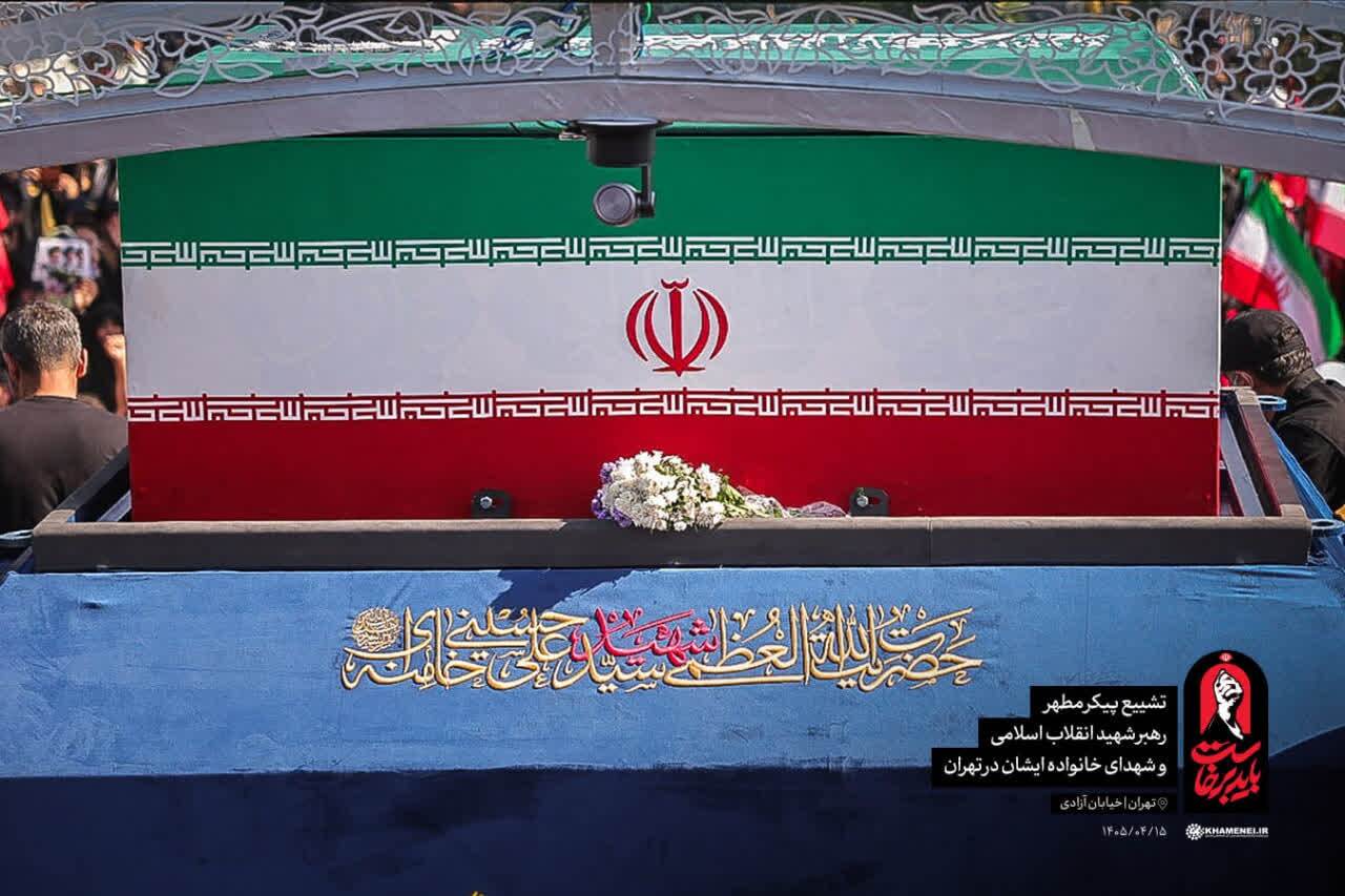 تجدید عهد مردم با رهبر شهید؛ مردم همچنان میدان دار هستند تجدید عهد مردم با رهبر شهید؛ مردم همچنان میدان دار هستند