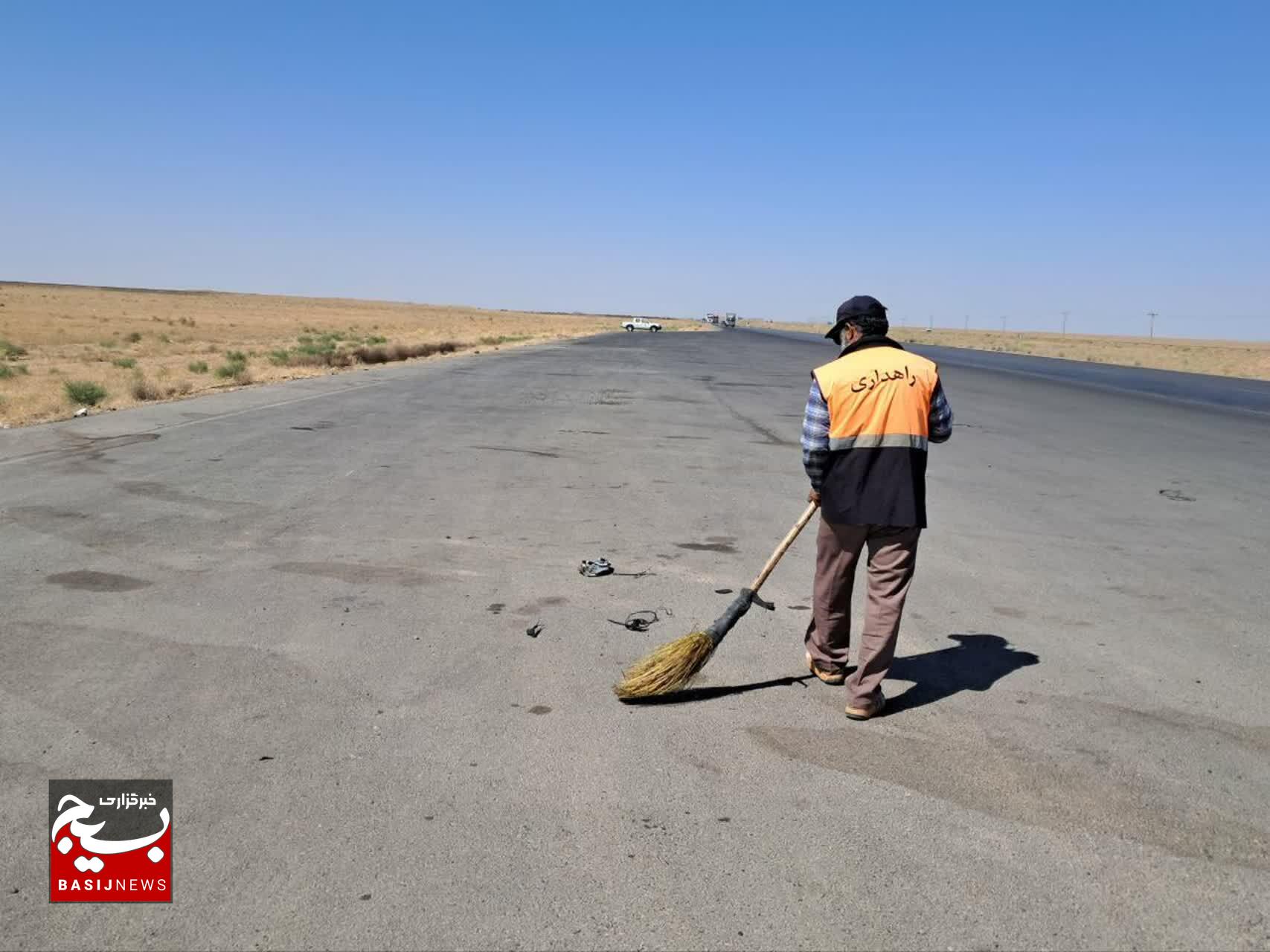 آمادهسازی محورهای مواصلاتی مهولات برای خدمترسانی به زائران مراسم تشییع قائد امت آمادهسازی محورهای مواصلاتی مهولات برای خدمترسانی به زائران مراسم تشییع قائد امت