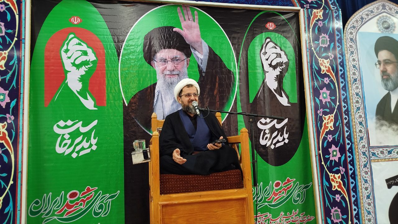 ولایتمداری معیار سنجش عیار انسانی در پیشگاه خداوند است ولایتمداری معیار سنجش عیار انسانی در پیشگاه خداوند است