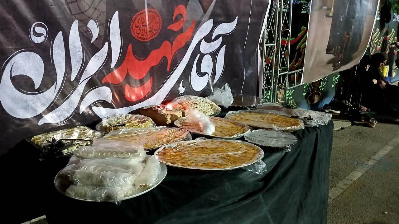عاشقان قرآن در سوگ قائد شهید اشک تلاوت کردند عاشقان قرآن در سوگ قائد شهید اشک تلاوت کردند