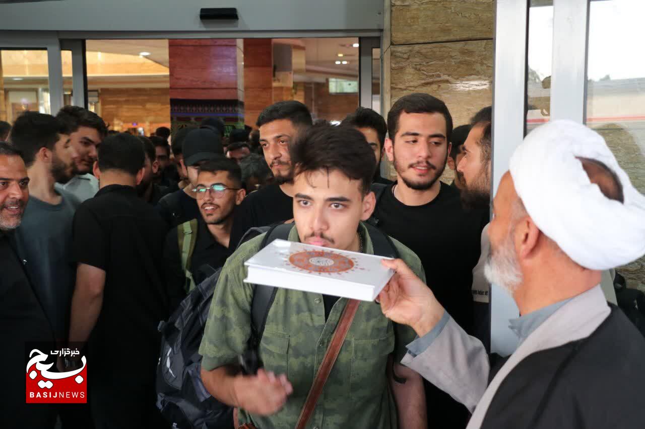 حضور ۳۵ هزار زائر استان زنجان در آیین تشییع رهبر شهید انقلاب حضور ۳۵ هزار زائر استان زنجان در آیین تشییع رهبر شهید انقلاب