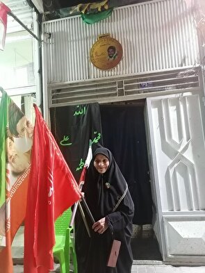 موکب ۱۲۷ شبه در قاسم‌آباد تا حرم رضوی/ روایت مادری که راه امدادگرِ اورست را با خدمت به مردم ادامه داد