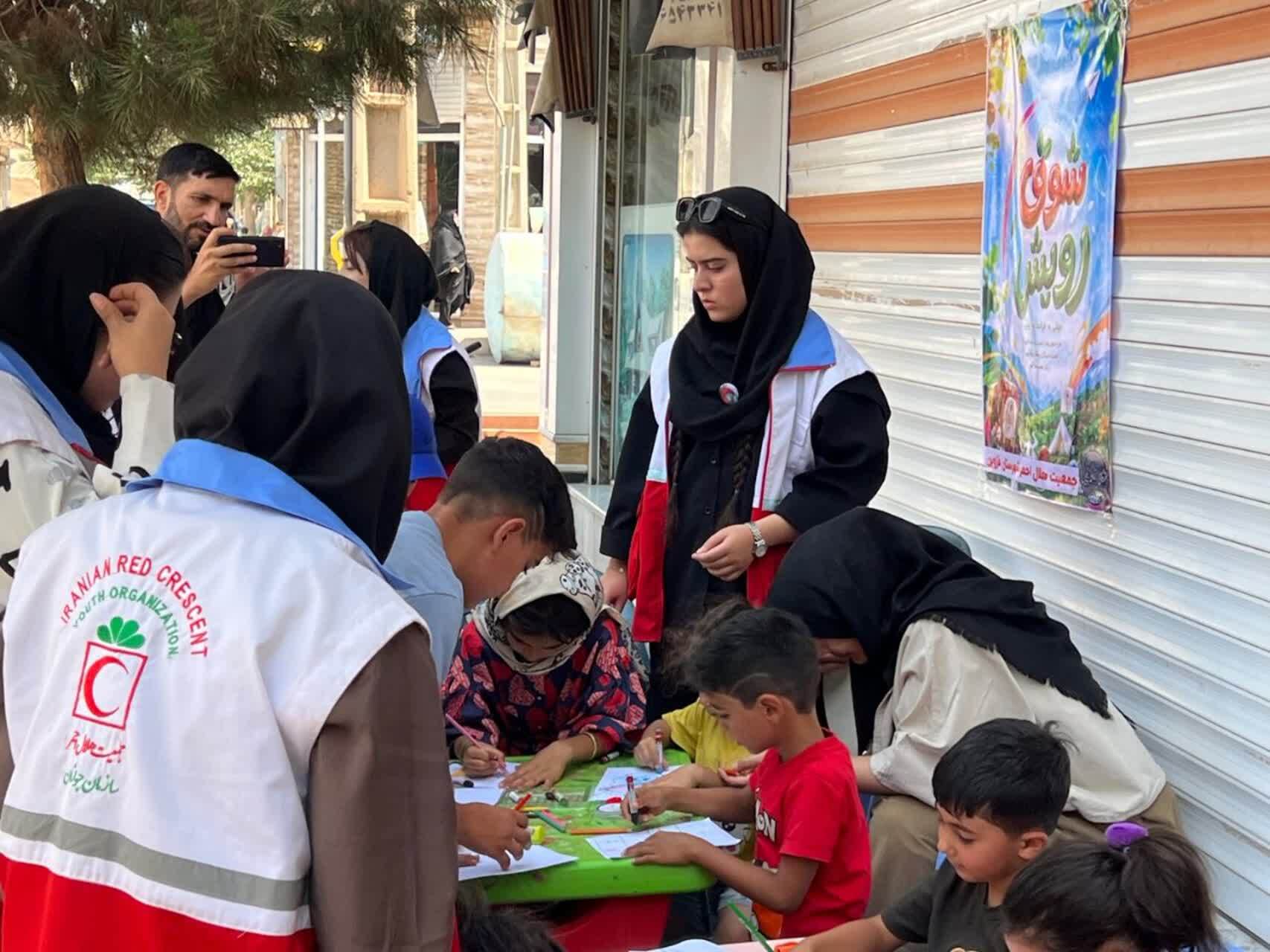 خدمترسانی گسترده هلالاحمر در مناطق کمبرخوردار قزوین/ اجرای مجموعه برنامههای «هلال در محله» در اقبالیه خدمترسانی گسترده هلالاحمر در مناطق کمبرخوردار قزوین/ اجرای مجموعه برنامههای «هلال در محله» در اقبالیه