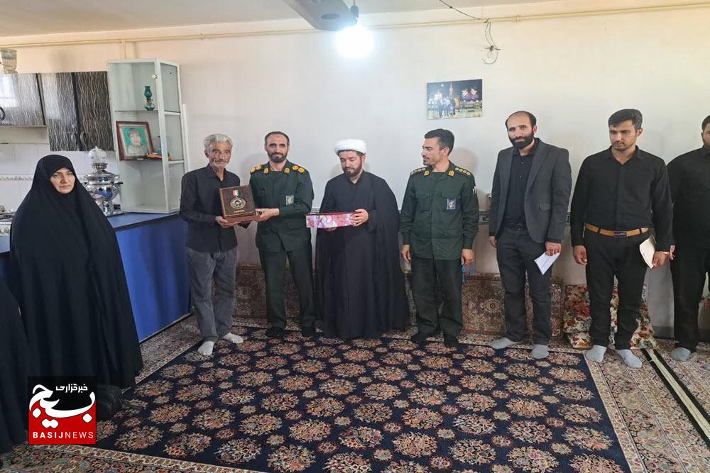 برگزاری طرح «خانه به خانه با عطر شهدا» در روستای قهوردعلیا کبودراهنگ