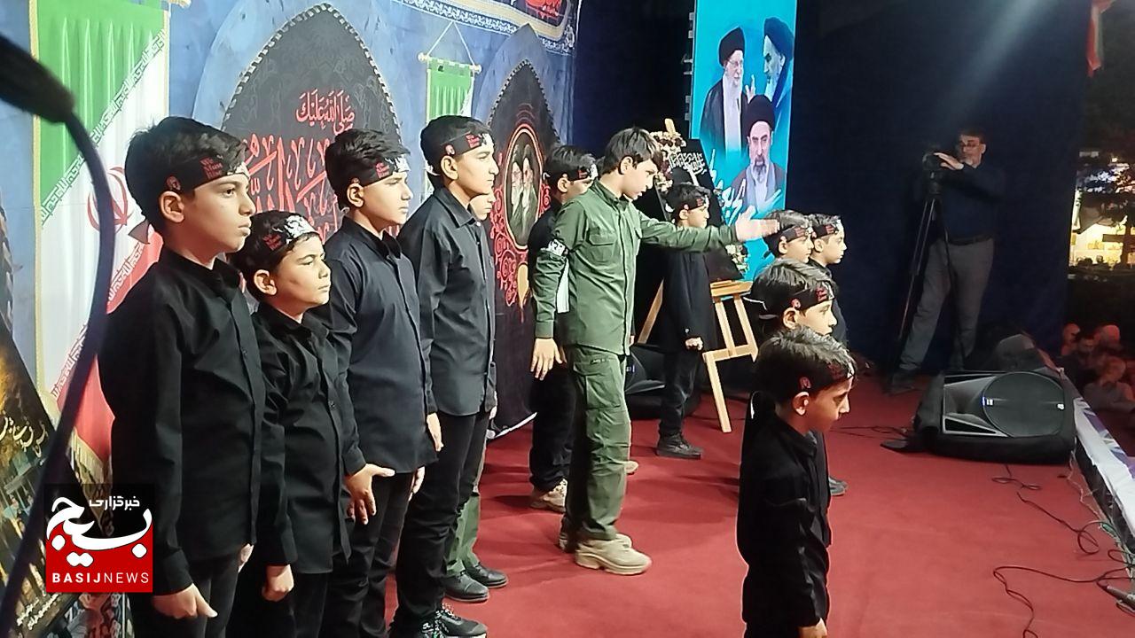 رونمایی از دومین  اثر «وطن، فروشی نیست» در  اجتماع شبانه رشت