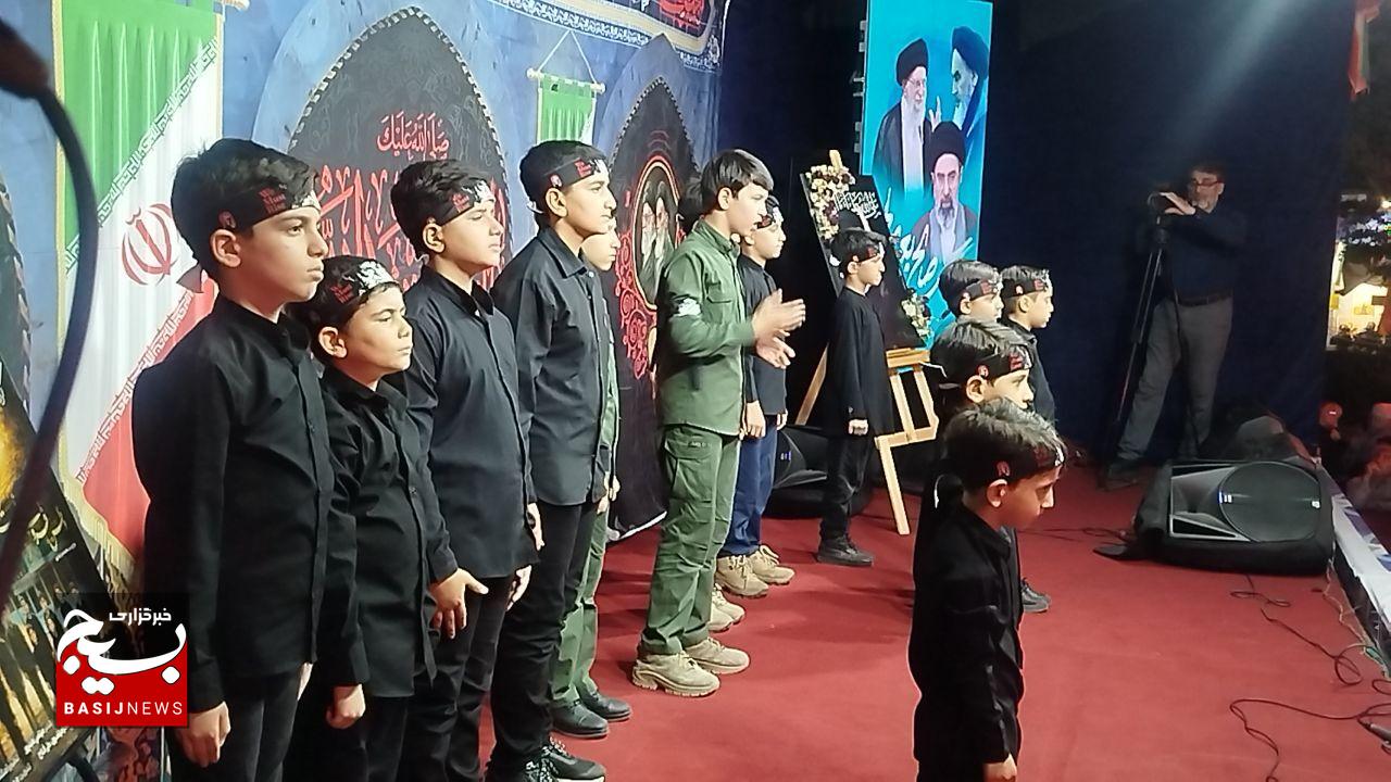 رونمایی از دومین  اثر «وطن، فروشی نیست» در  اجتماع شبانه رشت