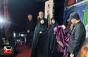 رونمایی از دومین  اثر «وطن، فروشی نیست» در  اجتماع شبانه رشت