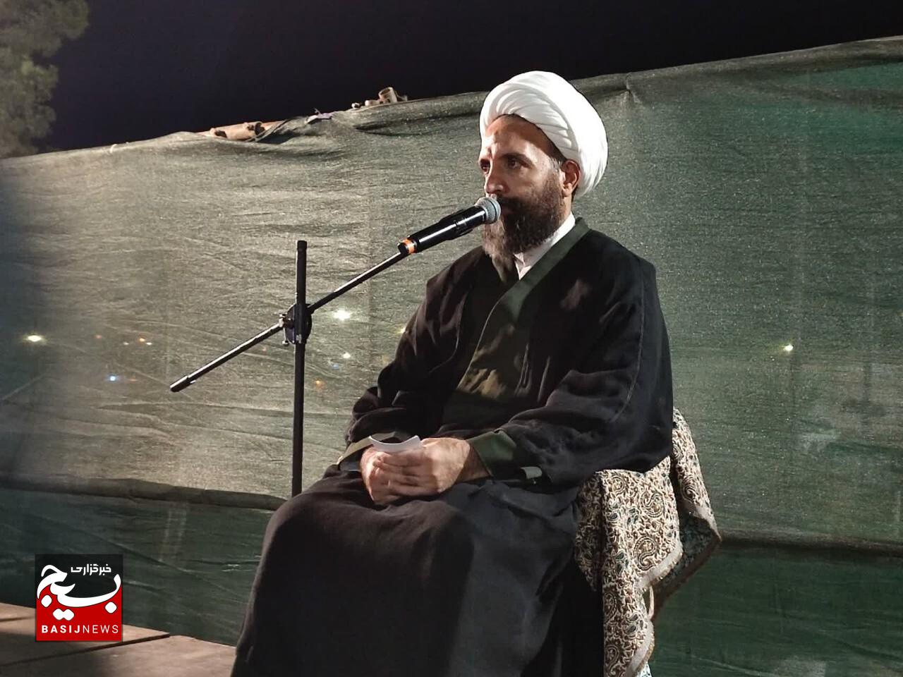 قداست زدایی از جامعه راهکار دشمن برای فریب افکار عمومی است/ تبعیت محض از رهبر معظم انقلاب، خط بطلان بر نقشههای دشمنان است قداست زدایی از جامعه راهکار دشمن برای فریب افکار عمومی است/ تبعیت محض از رهبر معظم انقلاب، خط بطلان بر نقشههای دشمنان است