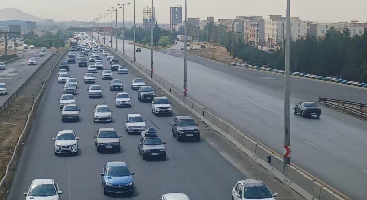 ترافیک سنگین در محورهای مواصلاتی قزوین/ اوج سفرهای تاسوعا به سمت شمال کشور ترافیک سنگین در محورهای مواصلاتی قزوین/ اوج سفرهای تاسوعا به سمت شمال کشور