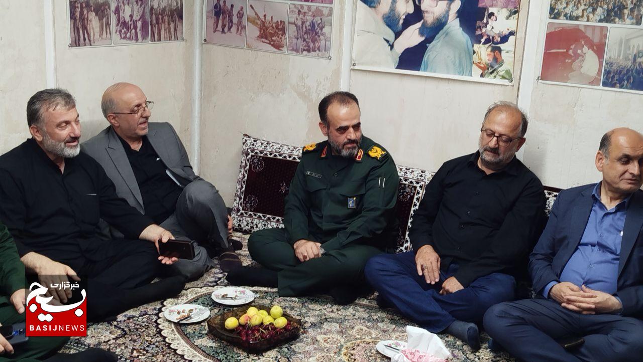 دیدار استاندار گیلان و فرمانده سپاه قدس گیلان با خانواده شهید خوش سیرت دیدار استاندار گیلان و فرمانده سپاه قدس گیلان با خانواده شهید خوش سیرت