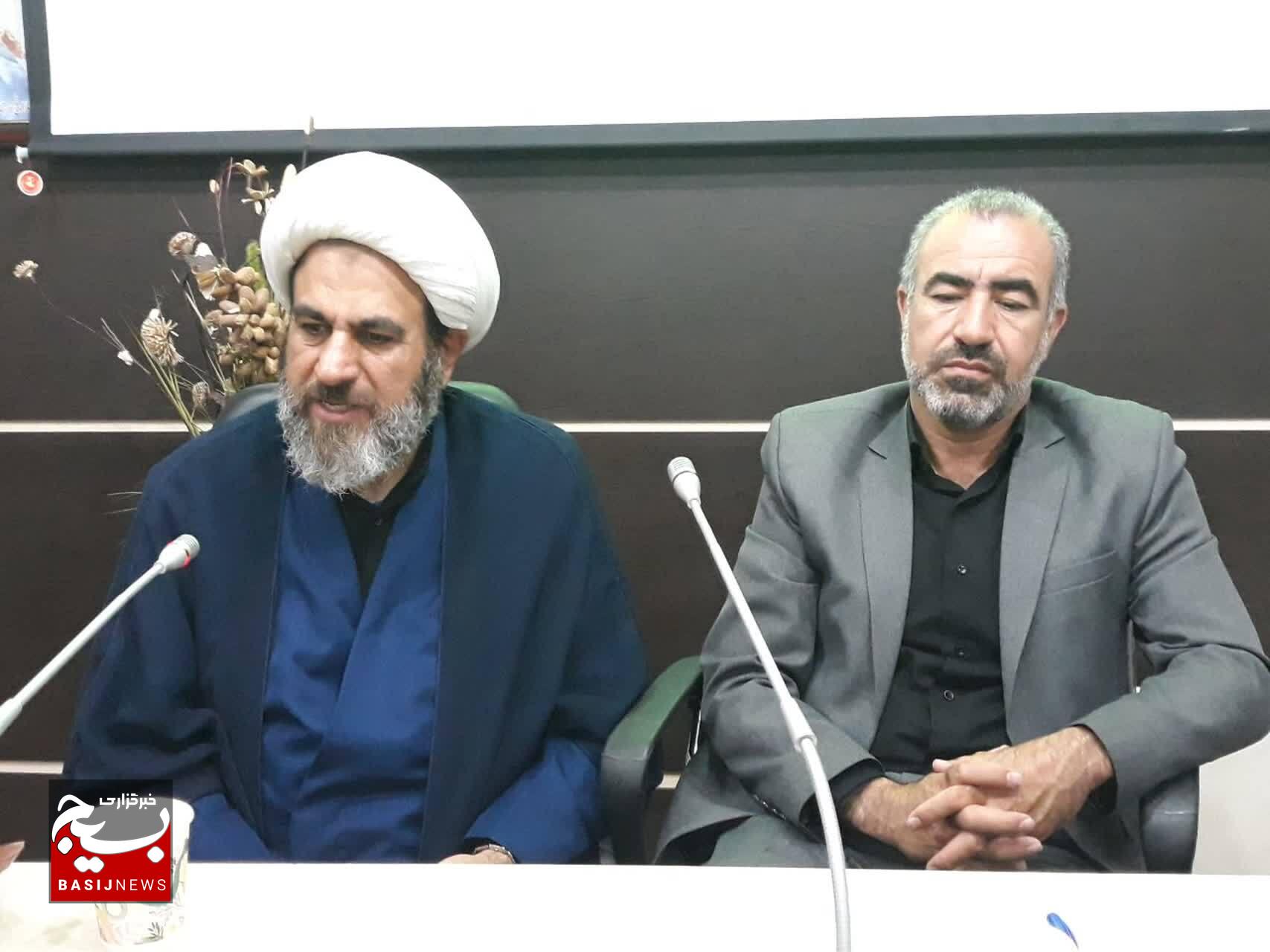 ۷۰ درصد ظرفیت فعالیتهای اجتماعی شهرستان در دست بانوان است/ ضرورت همافزایی برای مقابله با جنگ نرم ۷۰ درصد ظرفیت فعالیتهای اجتماعی شهرستان در دست بانوان است/ ضرورت همافزایی برای مقابله با جنگ نرم