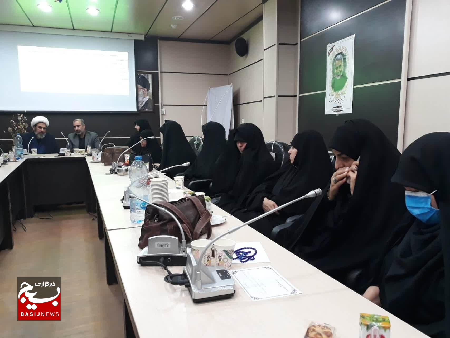 ۷۰ درصد ظرفیت فعالیتهای اجتماعی شهرستان در دست بانوان است/ ضرورت همافزایی برای مقابله با جنگ نرم ۷۰ درصد ظرفیت فعالیتهای اجتماعی شهرستان در دست بانوان است/ ضرورت همافزایی برای مقابله با جنگ نرم