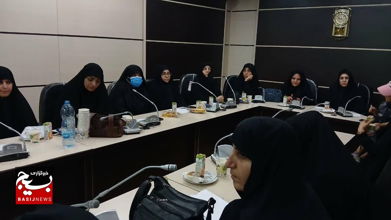 ۷۰ درصد ظرفیت فعالیتهای اجتماعی شهرستان در دست بانوان است/ ضرورت همافزایی برای مقابله با جنگ نرم ۷۰ درصد ظرفیت فعالیتهای اجتماعی شهرستان در دست بانوان است/ ضرورت همافزایی برای مقابله با جنگ نرم