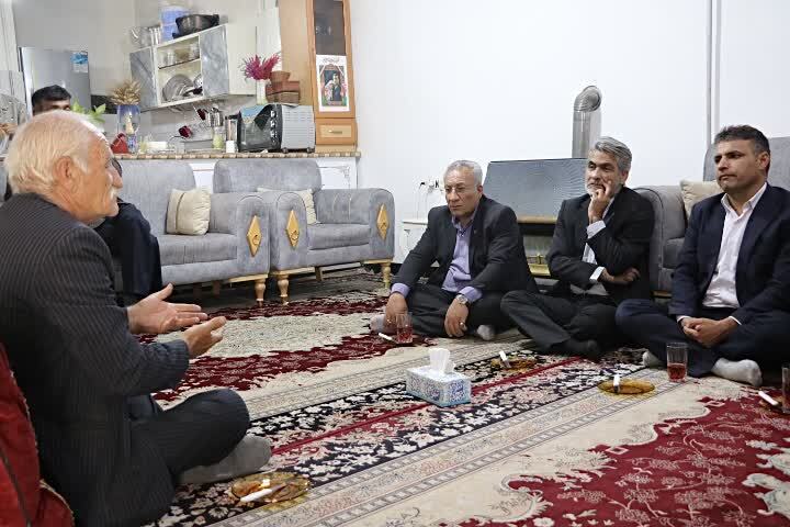تجلیل رئیس مرکز وکلای قوه قضائیه استان از خانوادههای شهدای جنگ رمضان تجلیل رئیس مرکز وکلای قوه قضائیه استان از خانوادههای شهدای جنگ رمضان