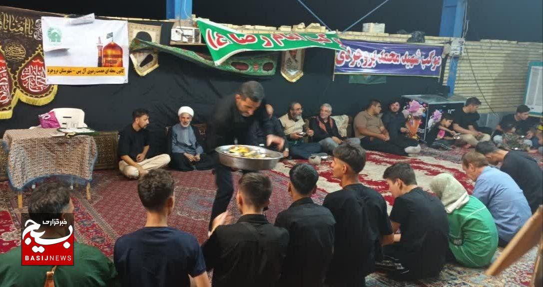 پذیرایی موکب شهید بروجردی از ۶ هزار زائر اربعین پذیرایی موکب شهید بروجردی از ۶ هزار زائر اربعین
