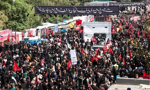 نوای «یالثارات الحسین» در پیادهروی جاماندگان تهران/طنین عشق در پایتخت نوای «یالثارات الحسین» در پیادهروی جاماندگان تهران/طنین عشق در پایتخت