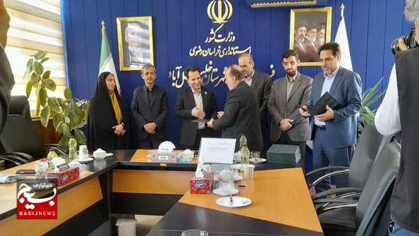 آگاهی بخشی در حوزه های مختلف و بازتاب مطالبات مردم وظیفه رسانه است آگاهی بخشی در حوزه های مختلف و بازتاب مطالبات مردم وظیفه رسانه است