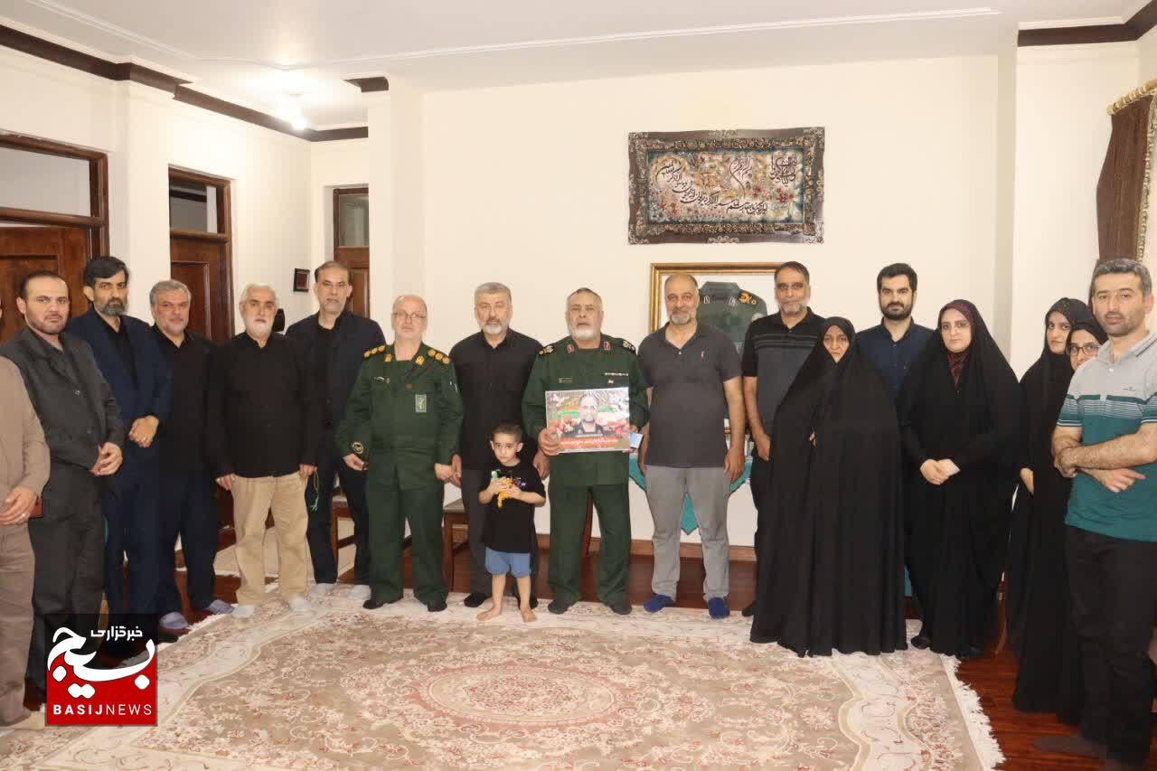 فرمانده لشکر ۲۵ کربلا با خانواده شهدای لنگرود دیدار و گفتگو کرد فرمانده لشکر ۲۵ کربلا با خانواده شهدای لنگرود دیدار و گفتگو کرد