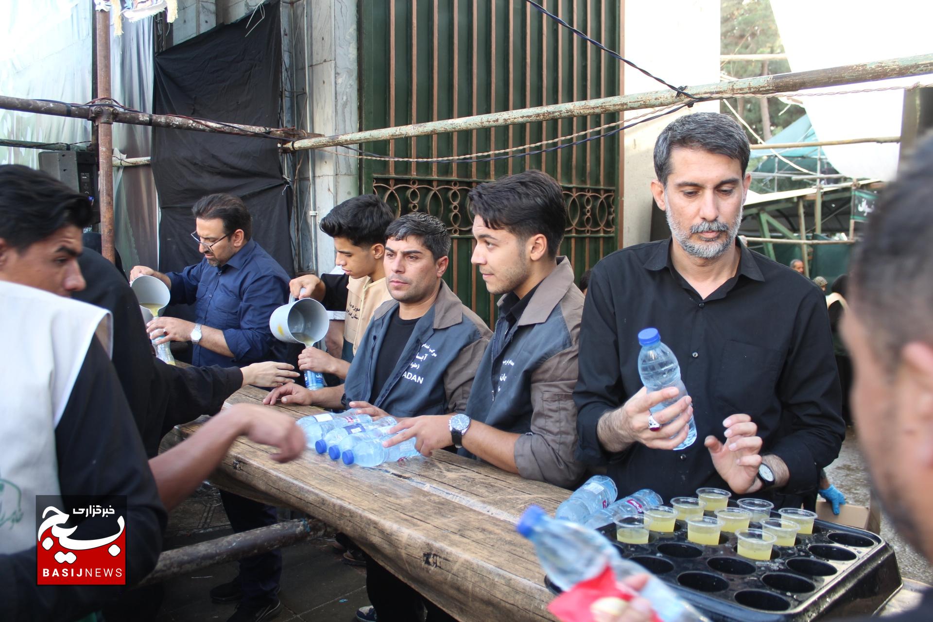 خادمان خوافی سه روز پای کار زائران امام رضا(ع) ایستادند