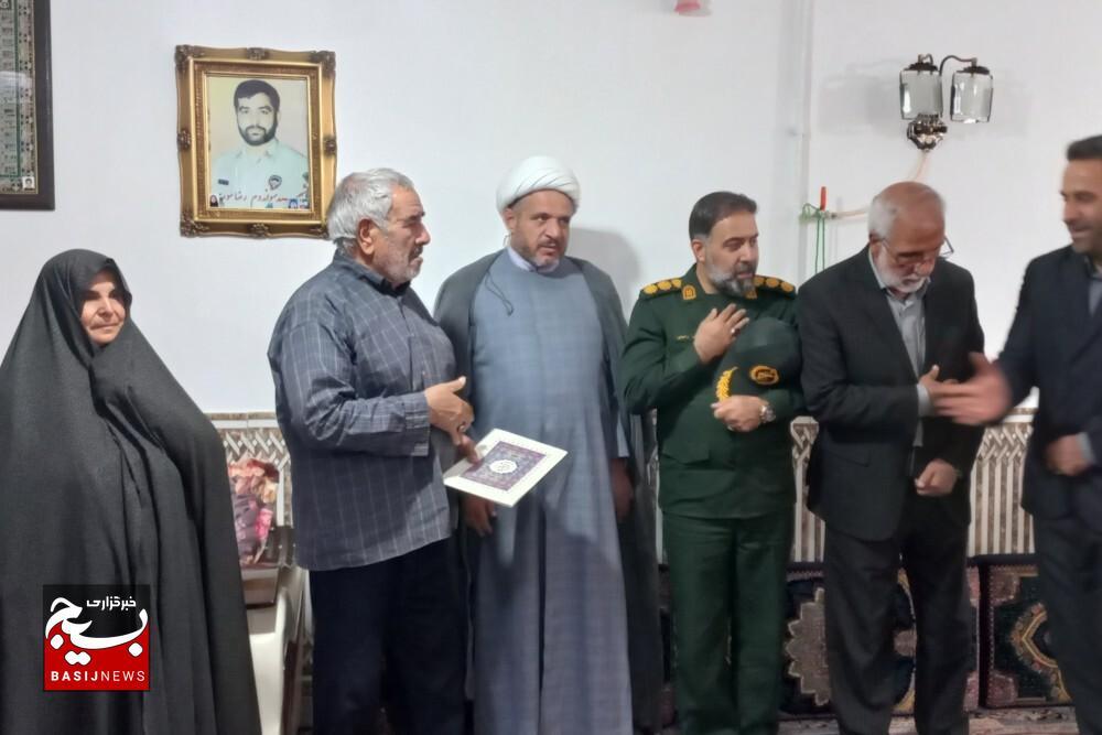 قلم و دوربین خبرنگاران، سلاح مقابله با دشمن در جنگ ترکیبی است