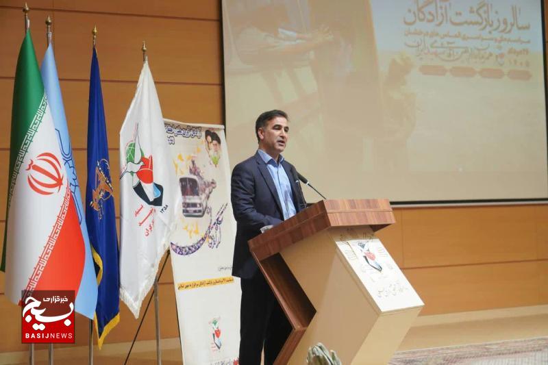 آزادگان نماد ایستادگی، وفاداری و عزت هستند آزادگان نماد ایستادگی، وفاداری و عزت هستند