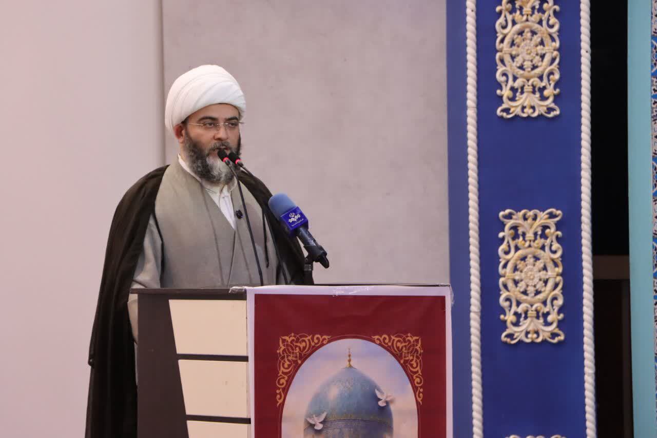 پرچمهای سرخ یا لثارات الحسین باید بر فراز مساجد به اهتزاز درآید پرچمهای سرخ یا لثارات الحسین باید بر فراز مساجد به اهتزاز درآید