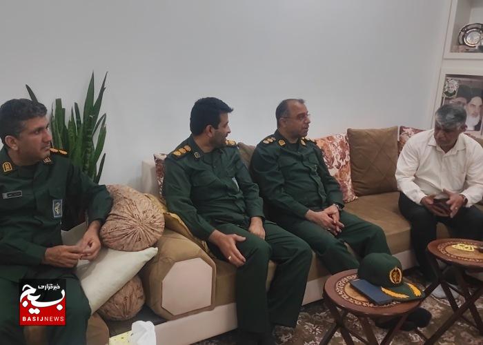 دیدار جمعی از مسئولان گناوه با آزادگان سرافراز در منازل آنان دیدار جمعی از مسئولان گناوه با آزادگان سرافراز در منازل آنان